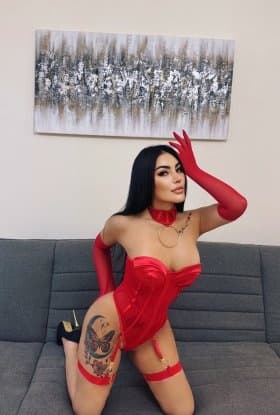 Hannah, 24