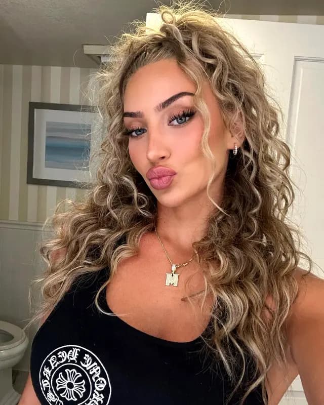 Briana, 22