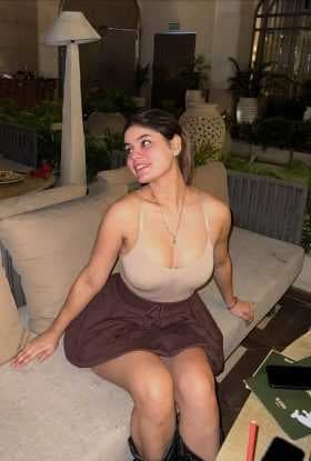 Dana, 23