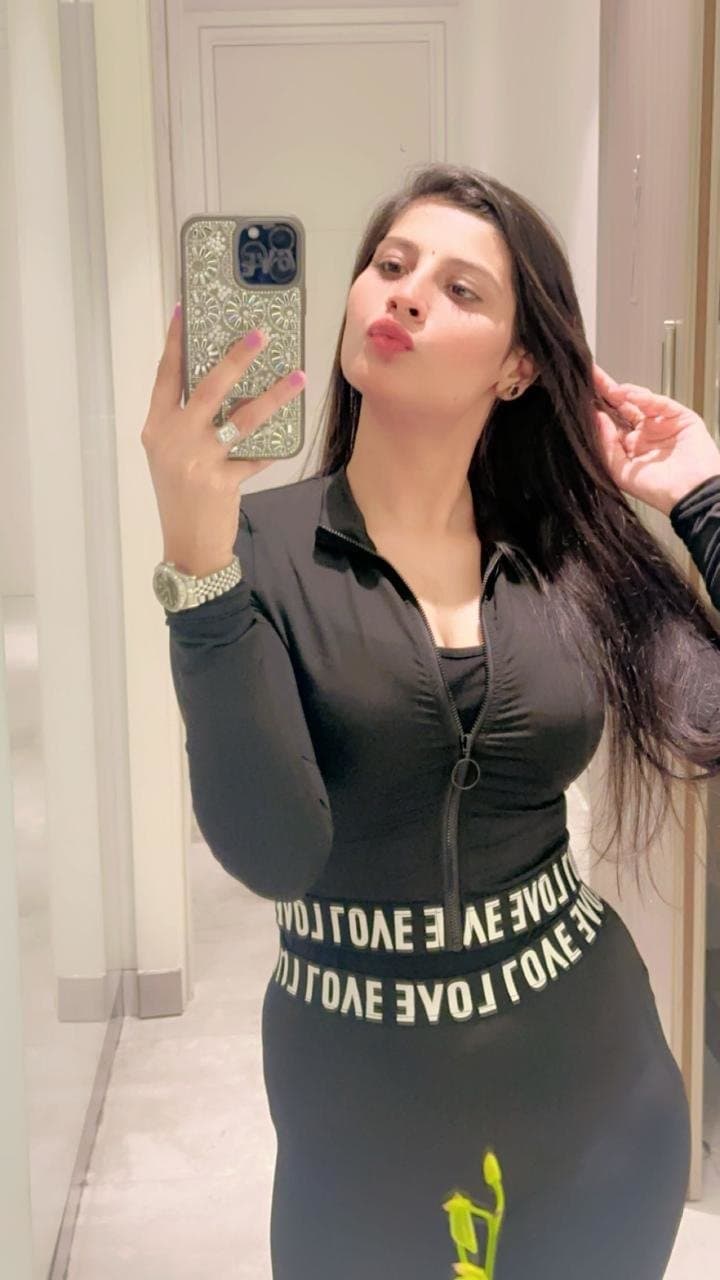 Rania, 24